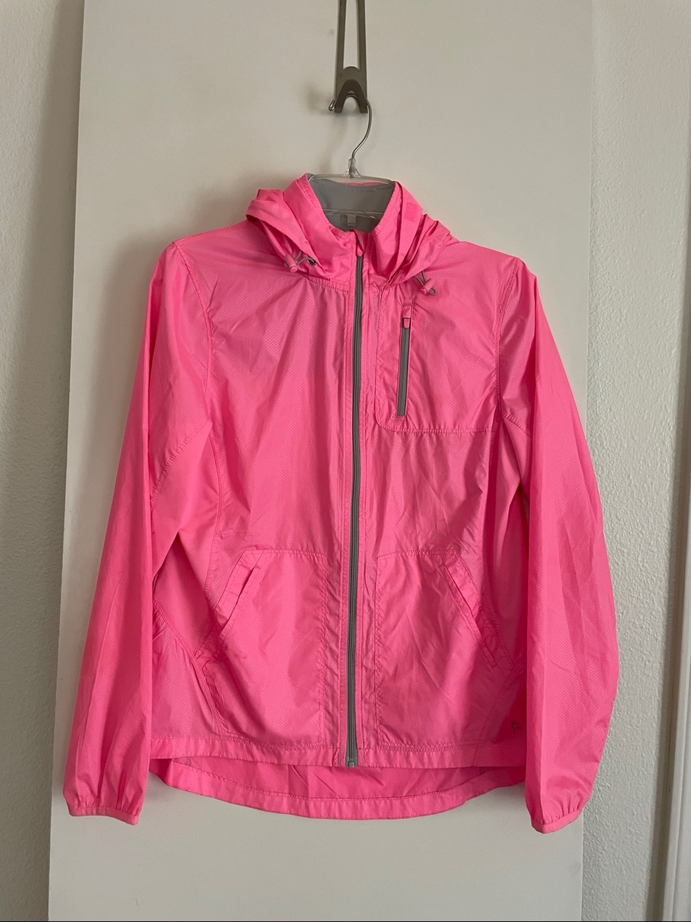 DANSKIN Lightweight Windbreaker Jacket Unlined Zippered Hot Pink